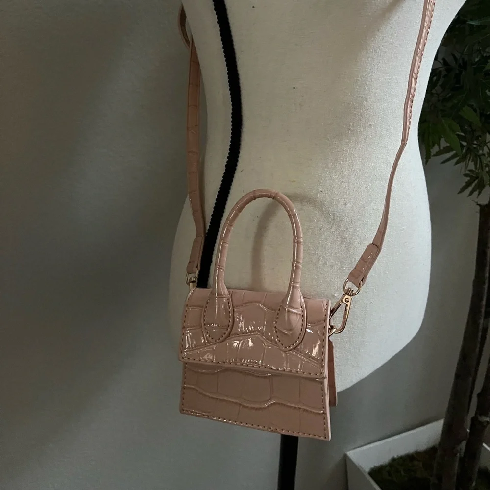 Purse - Picture 1 of 2